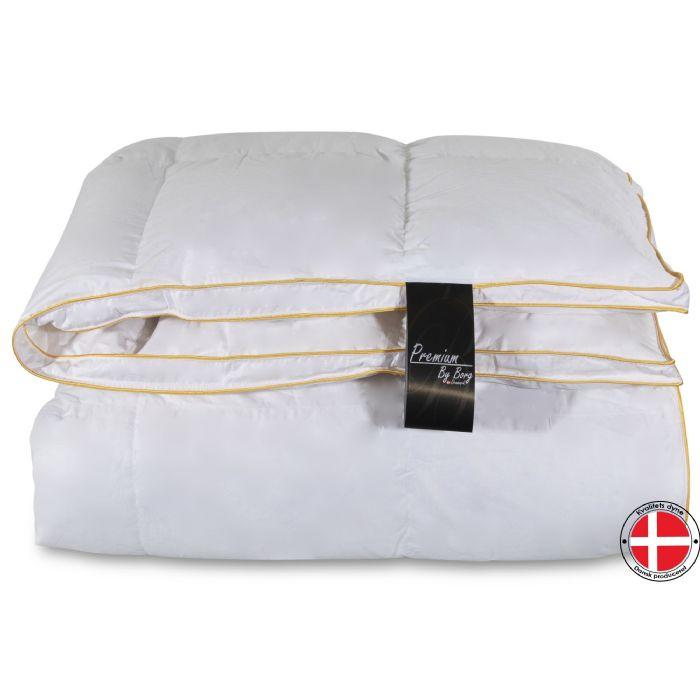 Premium By Borg gåsedunsdyne fra Dynezonen med guldfarvet emballage